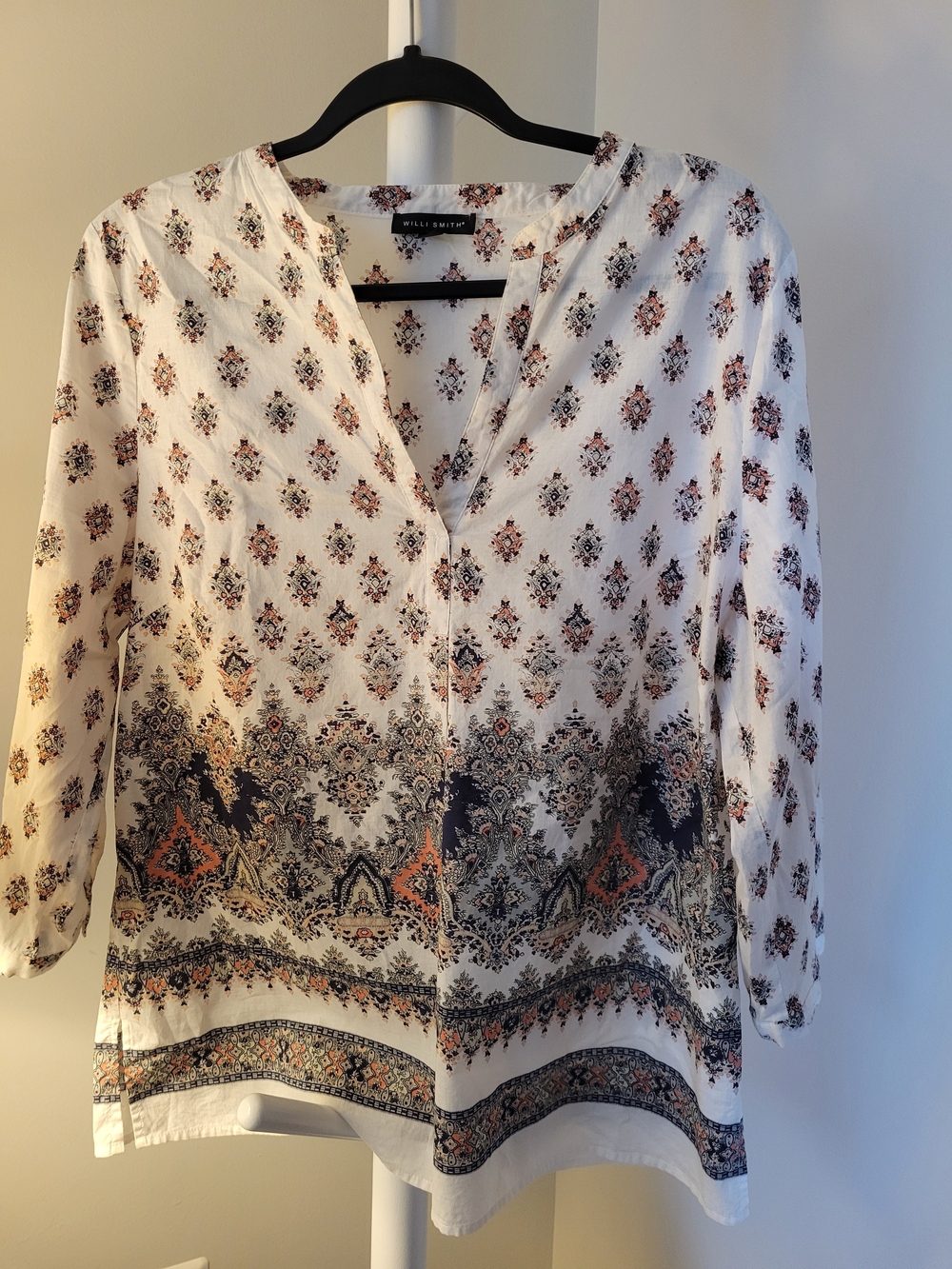 Willi Smith White V-Neck Tunic with Navy & Rust Paisley Border